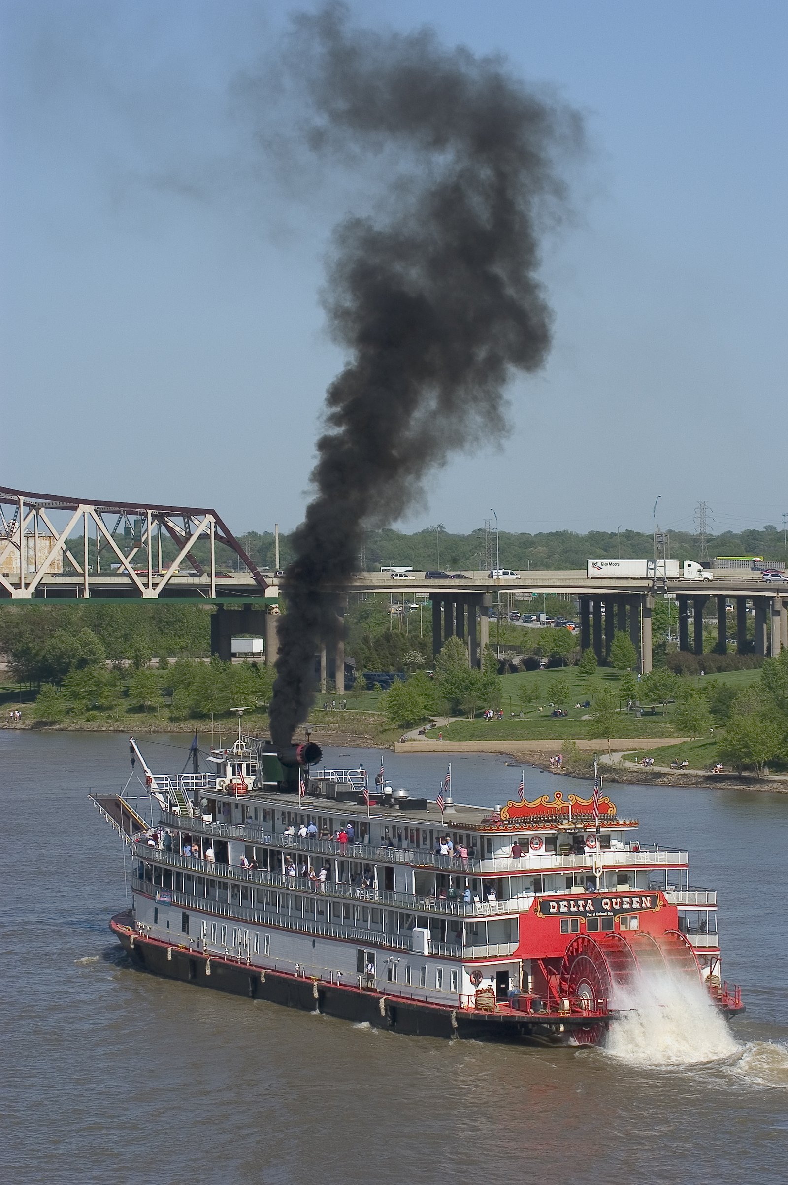 The Delta Queen under way on the Ohio River at Louisville during the Great Steamboat Race